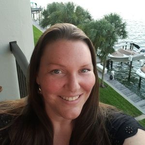 Meet your Posher, Adrianne